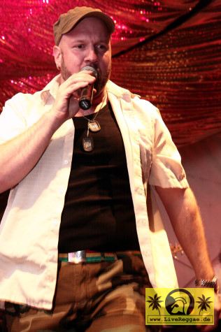 Dr. Ring Ding (D) and The Sharp Axe Band - Stadtfest Saalfeld 20. Juni 2008 (7).jpg